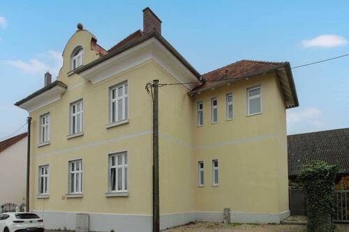 Außenansicht - Einmalige Chance - 3 sanierte Altbauwohnungen in historischem Schulhaus zur individuellen Nutzung