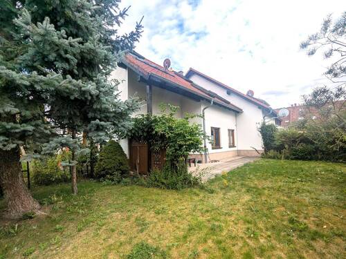 Terrasse und Grundstück - 