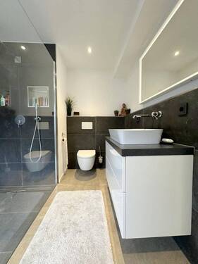 Modernes Duschbad im EG - 