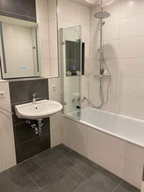 Bad 1.jpg - Moderne 2-Zimmer-Wohnung mit Balkon in Halle-Wörmlitz