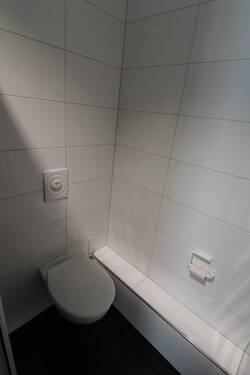 5_Damentoilette vorne - 