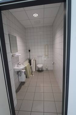 7_Behindertenwc vorne - 