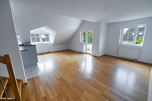 Wohnzimmer - 3 Zimmer Etagenwohnung zum Kaufen in München