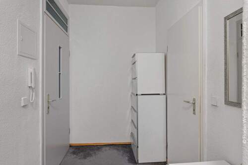 Flur Eingang Wohnung 10,06 m² - 4 Zimmer Etagenwohnung in Hannover