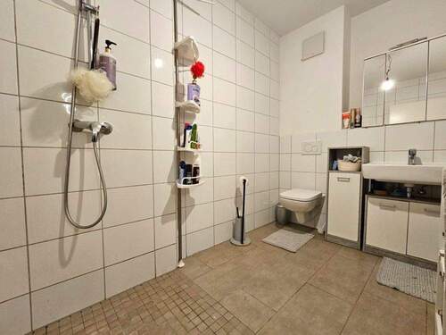 Badezimmer - Etagenwohnung mit 82,40 m&sup2; in Hamburg / Sasel zur Miete