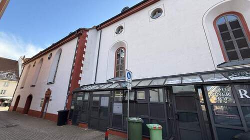 Gebäudeansicht - Großzügige Kanzlei-Büro-Praxisräume oder zum Umbau zu Wohnzwecken geeignet!