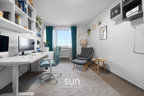 GERÄUMIGES ARBEITSZIMMER (visualisiert) - FAMILIENWOHNEN MIT AUSSICHT - 3-Zimmer-Wohnung mit Weitblick in Schwalbach