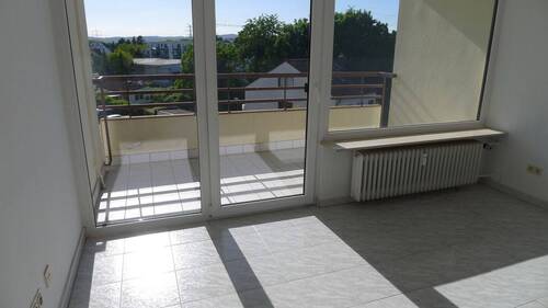 geräumige Loggia - FrankfurtM- Sossenheim 3 Zimmer Wohnung hell und geräumig mit EBK und Loggia