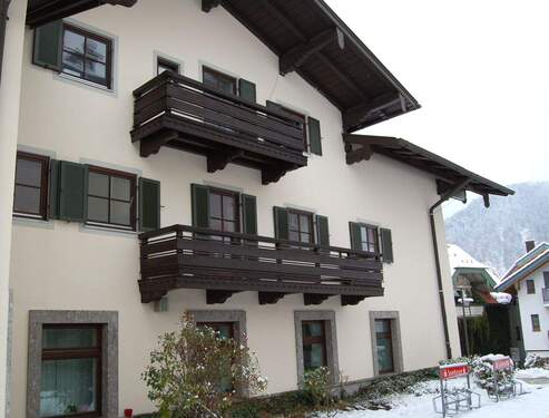 Ansicht mit Südbalkon - 6 Zimmer Etagenwohnung zur Miete in Ruhpolding