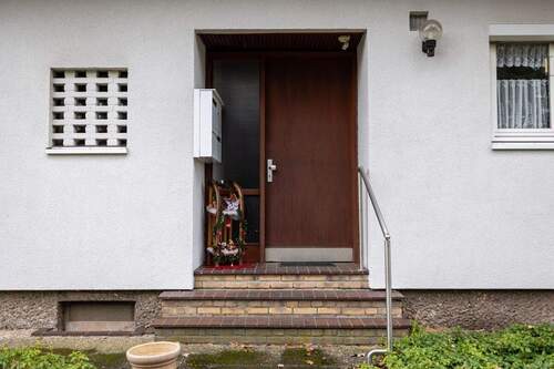 Eingang (EG2/DG) - 7 Zimmer Mehrfamilienhaus, Wohnhaus in Delmenhorst