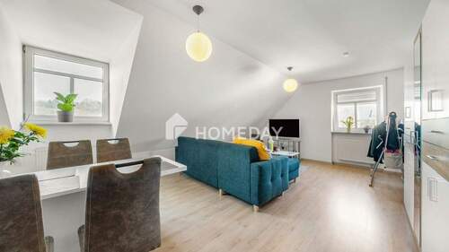 Wohnzimmer 1 - Sofort bezugsfrei: Gepflegte Dachgeschosswohnung mit Aufzug, Tiefgaragenstellplatz in zentraler Lage