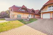 Haupteingang - Etagenwohnung mit 220,00 m² in Schluchsee zum Kaufen