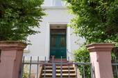 Hauseingangstür - 1 Zimmer Mehrfamilienhaus, Wohnhaus zum Kaufen in Frankfurt am Main