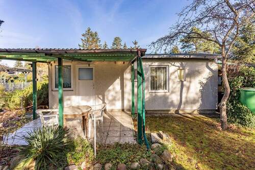 Eingangsbereich mit überdachter Terrasse - Grundstück in Berlin zum Kaufen