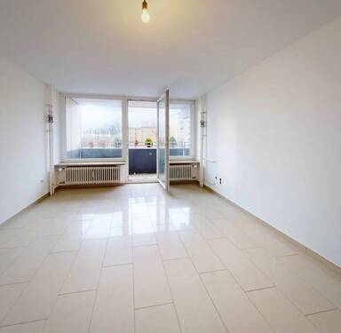 Wohnzimmer - Helle 2-Zimmer-Wohnung mit großzügigem Balkon- Ihr neuer Wohlfühlort in München