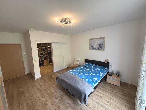 Großes Schlafzimmer mit Ankleide - 