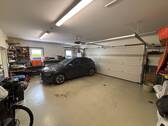 Großzügige Doppelgarage - 