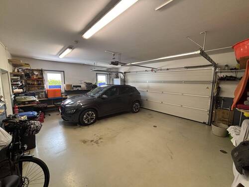 Großzügige Doppelgarage - 