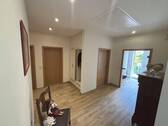 Eingangsbereich mit Garderobe - 
