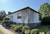 Ansicht Haus - Gepflegtes Haus im Bungalowstil, mit beheiztem Pool, Backhaus und großen Nebengebäuden in Heinersdorf