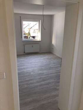 Flur zu Wohn-, Ess-, Kochbereich - Etagenwohnung mit 80,00 m&sup2; in Künzell zur Miete