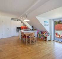 Moderne 4-Zimmer-Maisonettewohnung mit zwei Balkonen, EBK und Tiefgaragenstellplatz - Germering