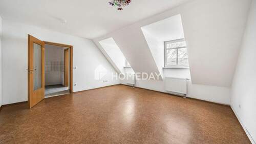 Wohnzimmer 1 - Bezugsfrei: Gemütliche Etagenwohnung für Singles mit Aufzug, Tiefgaragenstellplatz und Tageslichtbad