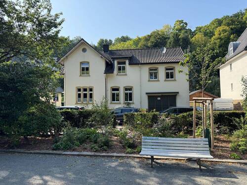 Hausansicht - 7 Zimmer Einfamilienhaus zum Kaufen in Engelskirchen