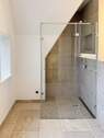 Großes Duschbad mit Naturstein.jpg - 