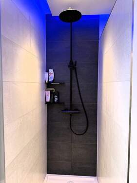 stylische Regendusche.jpg - 