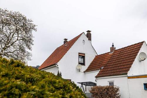 Rückseite - *** EFH auf großen GRUNDSTÜCK - IDEAL für FAMILIEN und PAARE mit viel ENTFALTUNGSMÖGLICHKEIT ***