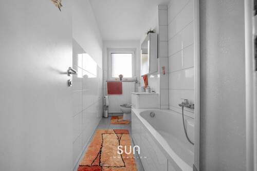 BADEZIMMER MIT TAGESLICHT - 