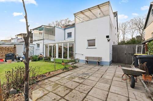 ... und großer Terrasse - 