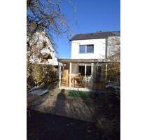 Vollunterkellertes Endreihenhaus auf sonnigen Grundstück Wintergarten Traumbad Carport - Pinneberg