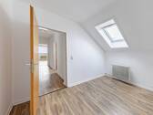 wohnlich ausgebautes Zimmer im Dachgeschss - 