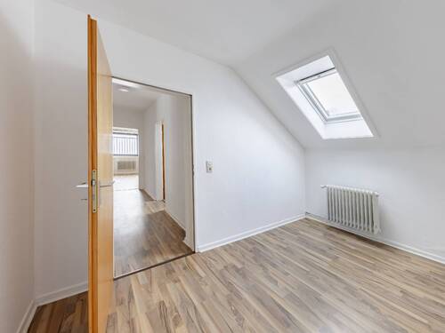 wohnlich ausgebautes Zimmer im Dachgeschss - 