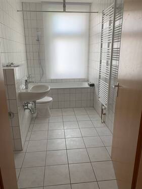 Bad 2.jpeg - 3 Zimmer Etagenwohnung in Leipzig