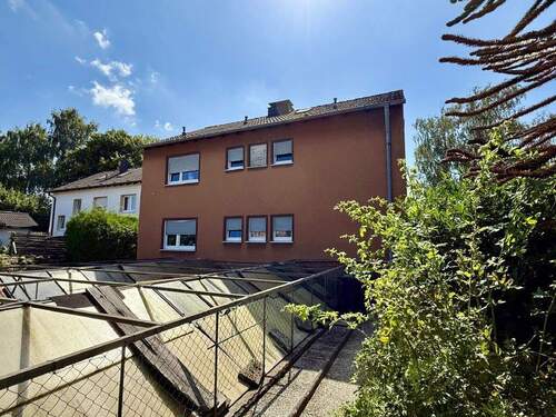 Ansicht Wohnhaus mit Gewächshaus - 