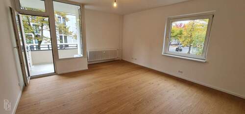 Wohnzimmer - Erstbezug nach umfassender Sanierung - Helle Familienwohnung in ruhiger Lage von Lankwitz