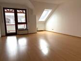 Wohnzimmer.JPG - Rares Angebot: Leerstehende 3-Raum-Wohnung mit Balkon, Speicher, TG-Stellplatz
