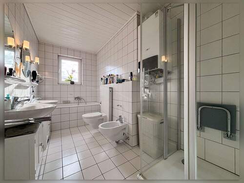 Badezimmer - 4 Zimmer Etagenwohnung in Bocholt