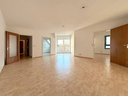 Wohnzimmer - 2 Zimmer Etagenwohnung zum Kaufen in Sindelfingen