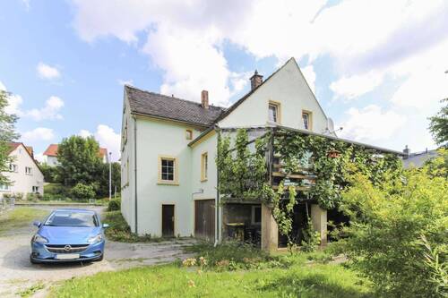 Rückansicht - Wohnen mit Garten, Freistellplatz und einer Garage in naturnaher Lage