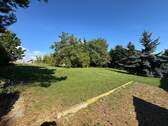 Blick in den eingefriedeten Gartenbereich - 
