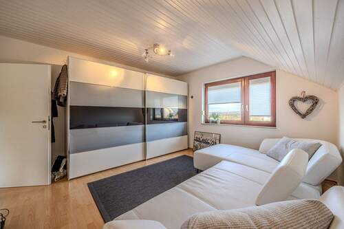 z.B. Kinderzimmer / Hobbyzimmer - 