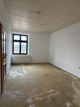 Leeres Zimmer mit Fenster - 