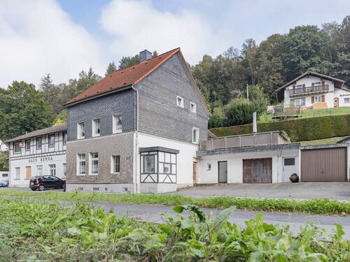 Hausansicht - 1 Zimmer Mehrfamilienhaus, Wohnhaus zum Kaufen in Wuppertal