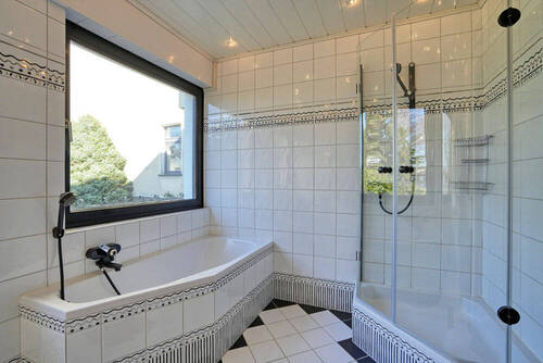Teilansicht Bad - 