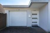 Elektrische Garagentor mit Einlegerwohnung - 