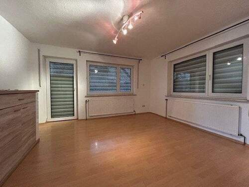 Wohnzimmer im EG - 8 Zimmer Mehrfamilienhaus, Wohnhaus in Röttenbach